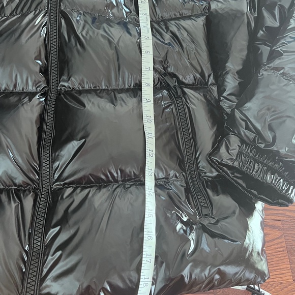 Michael Kors Shiny Black Puffer Jacket
Nylon Ciré Puffer Jacket size small new - Picture 8 of 8